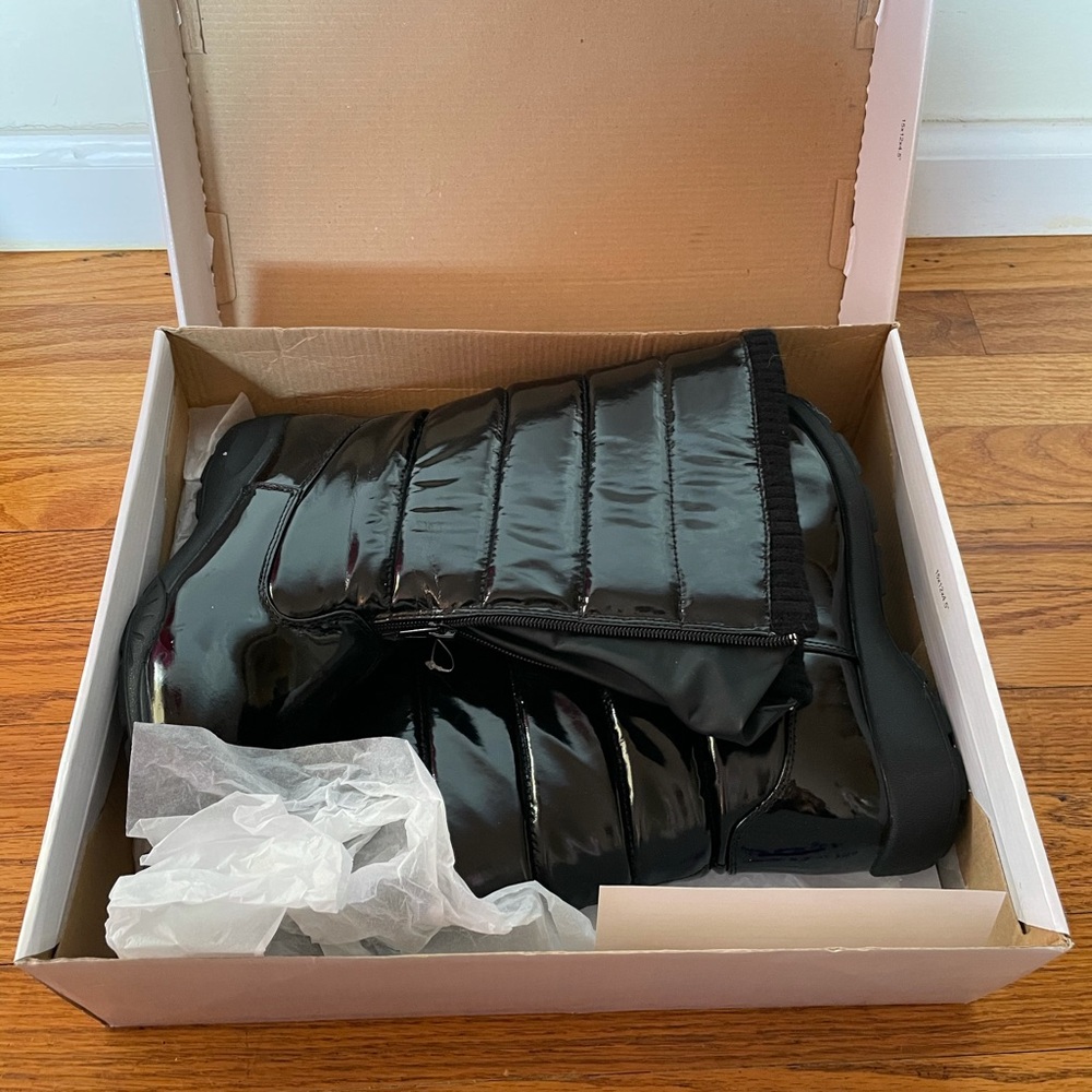 Tundra Black Puffy Boots - Picture 7 of 8